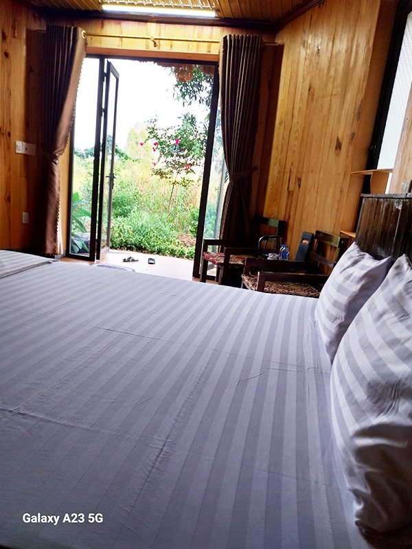Phòng 1 giường lớn - View vườn